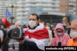 Митинг во время сбора подписей на Комаровском рынке. 7 июня 2020 года. Фото: Радыё Свабода