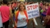 Российская эмигрантка и LGBT-активистка Наталья Цимбалова на гей-параде в Мадриде 